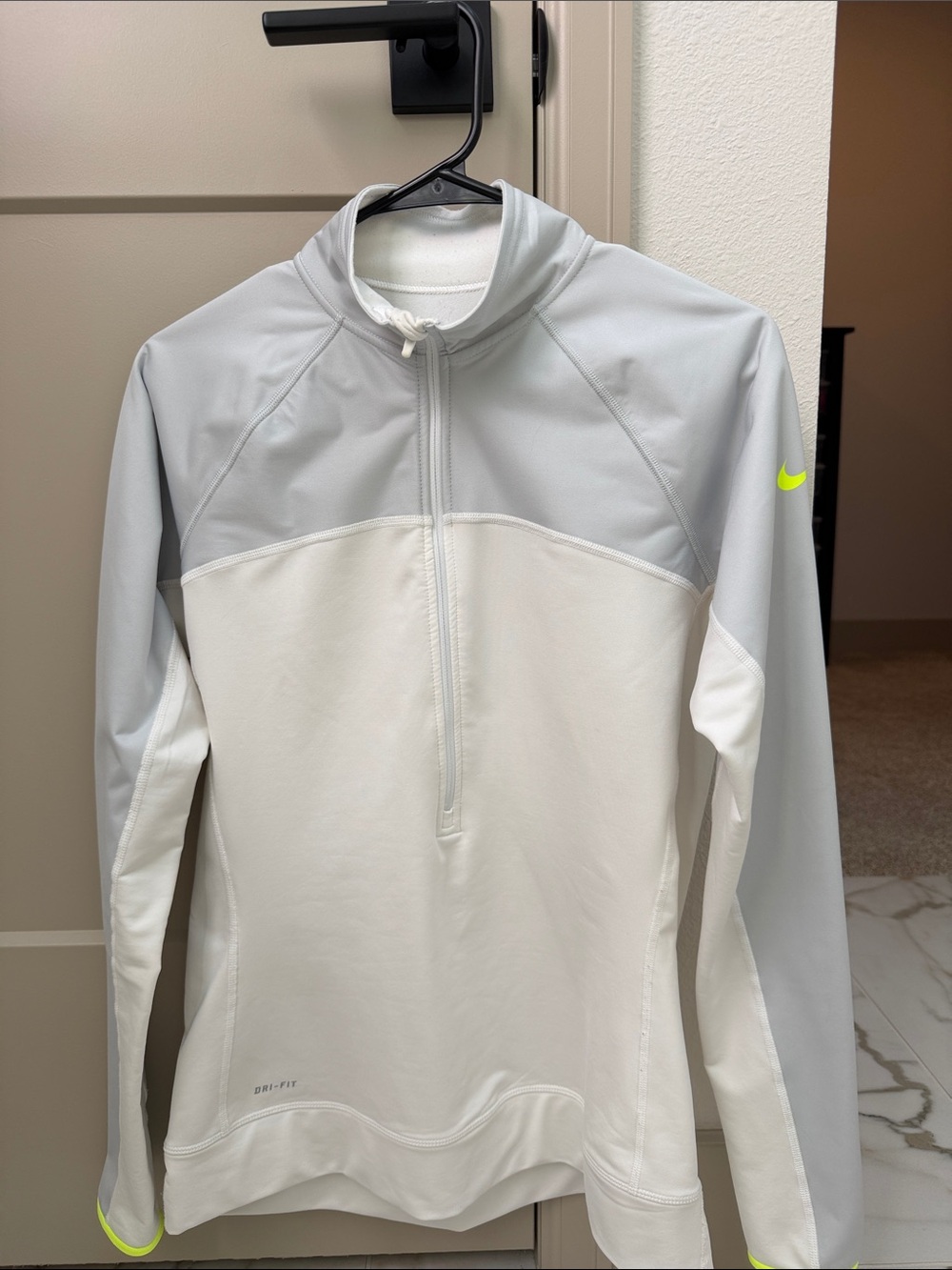 Nike Women’s White & Light Gray Dri-FIT 1/2 Zip